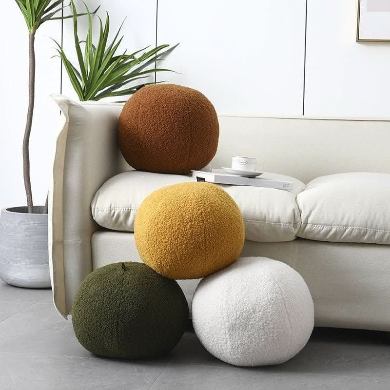 ROUNDVELIA – Plush Round Pillow for Refined Everyday Comfort