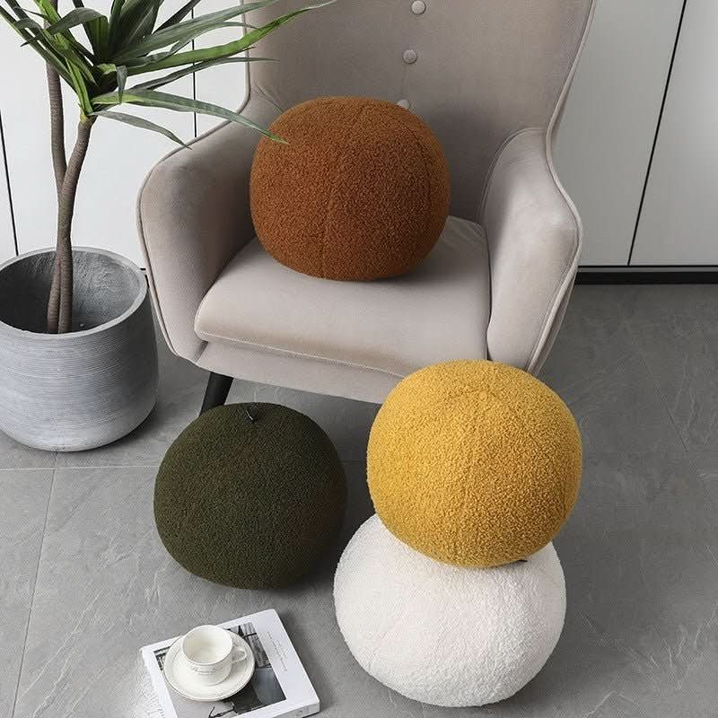 ROUNDVELIA – Plush Round Pillow for Refined Everyday Comfort