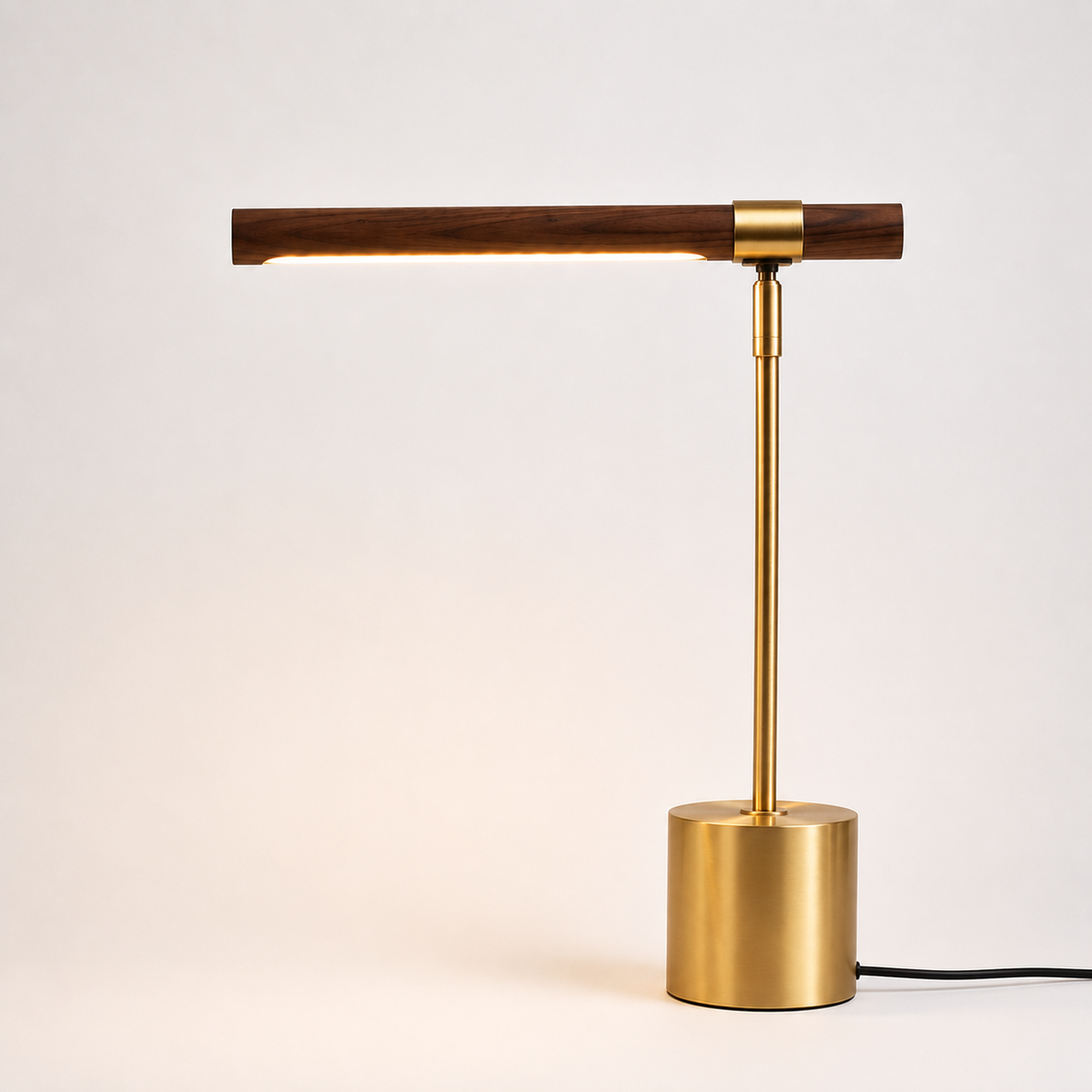 NUTAVENIX – Walnut-Finish Table Light for Warm Ambient Glow