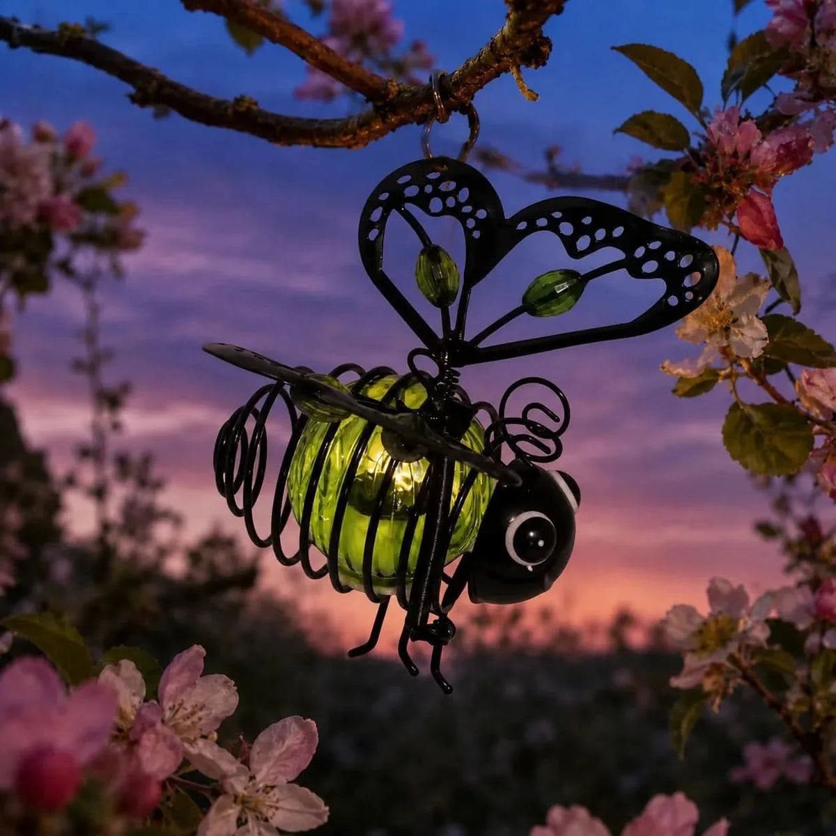 BEEAURA – Solar Hanging Bee Lamp for Garden Glow